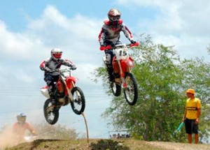 Steven y Osniel, lo mejor de Mayabeque en tercera fase de campeonato nacional de motocross.
